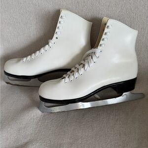 Vintage White Bauer Figure Skates